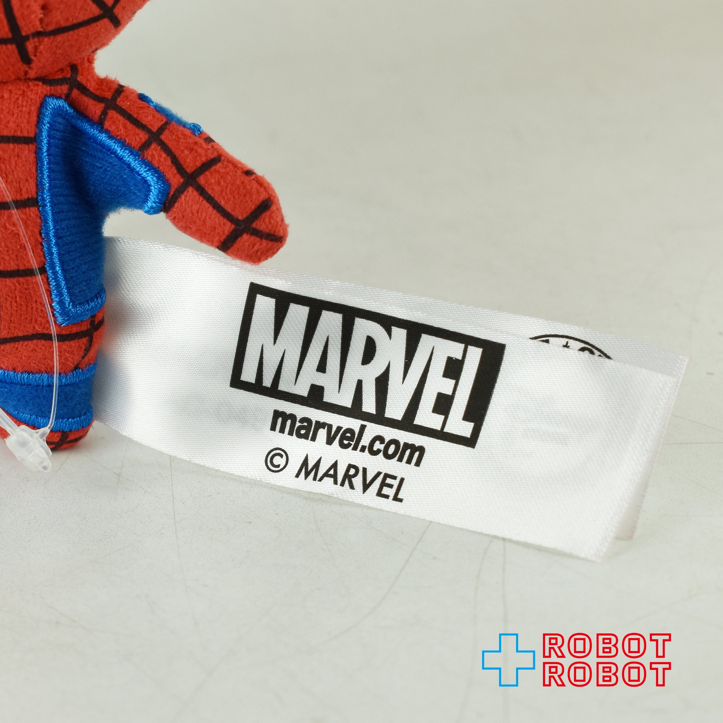 ディズニーストア マーベル スパイダーマン ぬいぐるみバッジ 11センチ