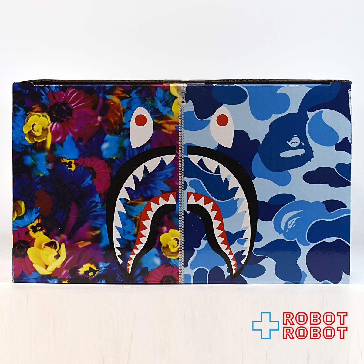 メディコム ベアブリック BAPE(R) × M / mika ninagawa SHARK BLUE 100％ & 400％ 入荷写真
