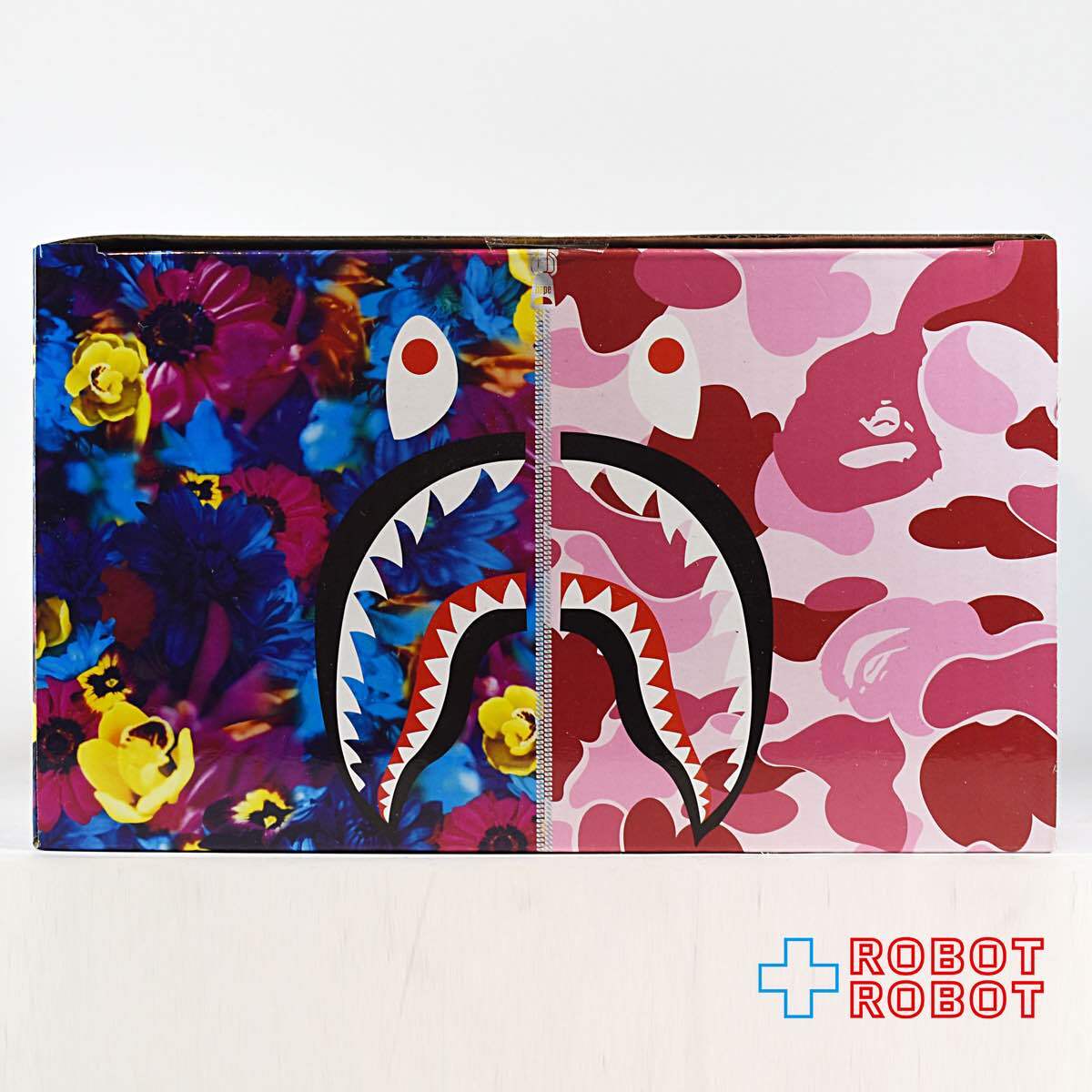 メディコム ベアブリック BAPE(R) × M / mika ninagawa SHARK PINK 100％ & 400％ 入荷写真