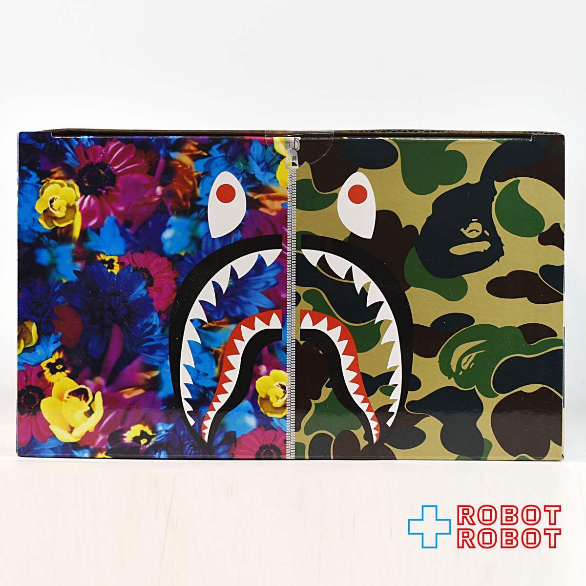 メディコム ベアブリック BAPE(R) × M / mika ninagawa SHARK GREEN 100％ & 400％ 入荷写真