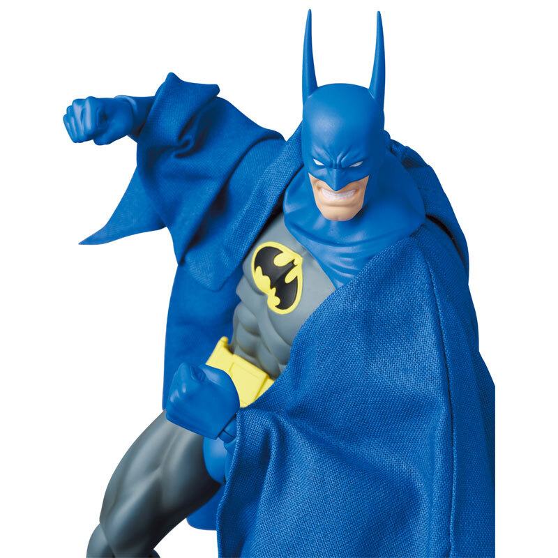 メディコム・トイ MAFEX マフェックス No.215 バットマン / ナイトクルイセイダー バットマン アクションフィギュア 未開封 入荷写真