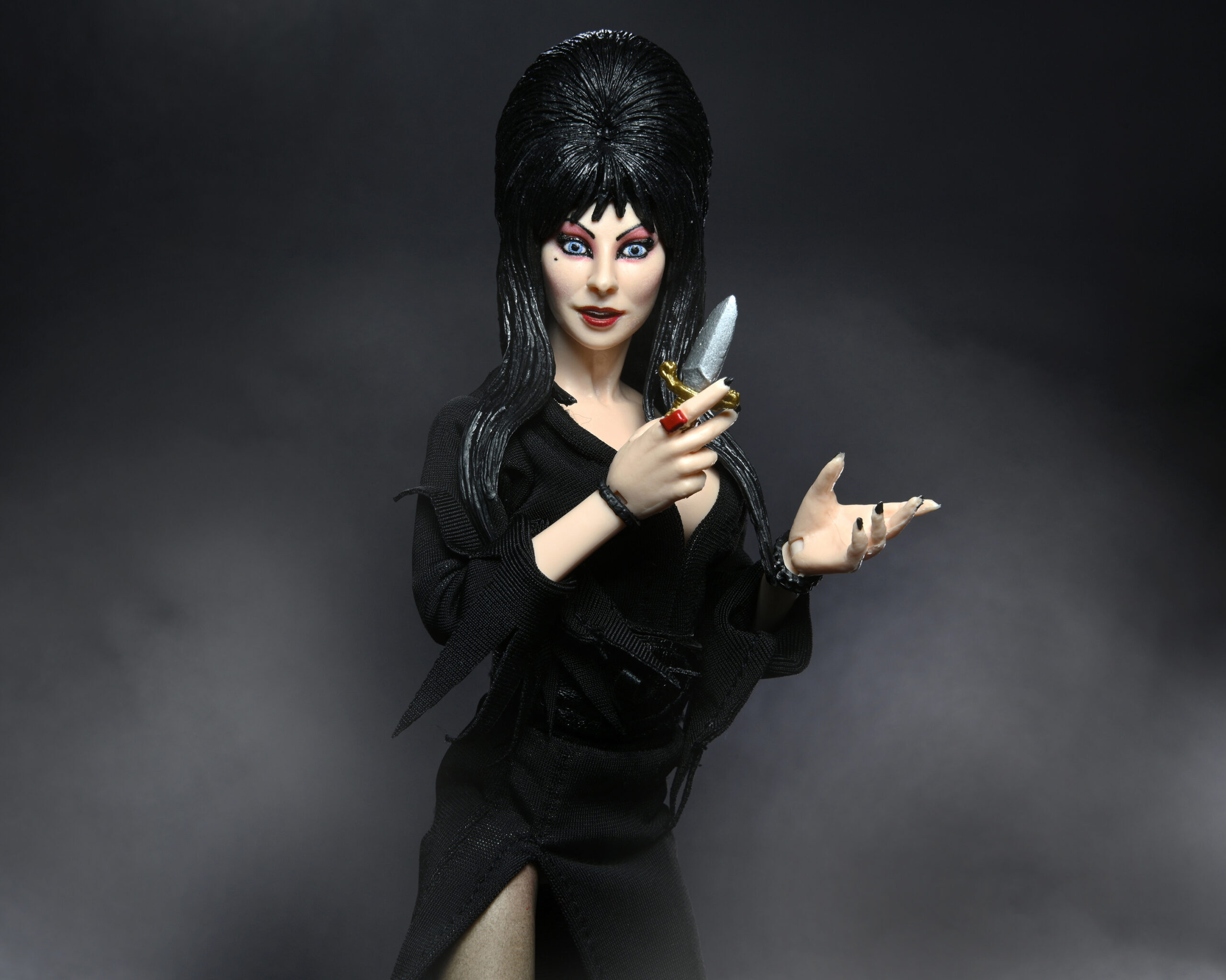 NECA エルヴァイラ 8インチ アクションドール 未開封 入荷写真