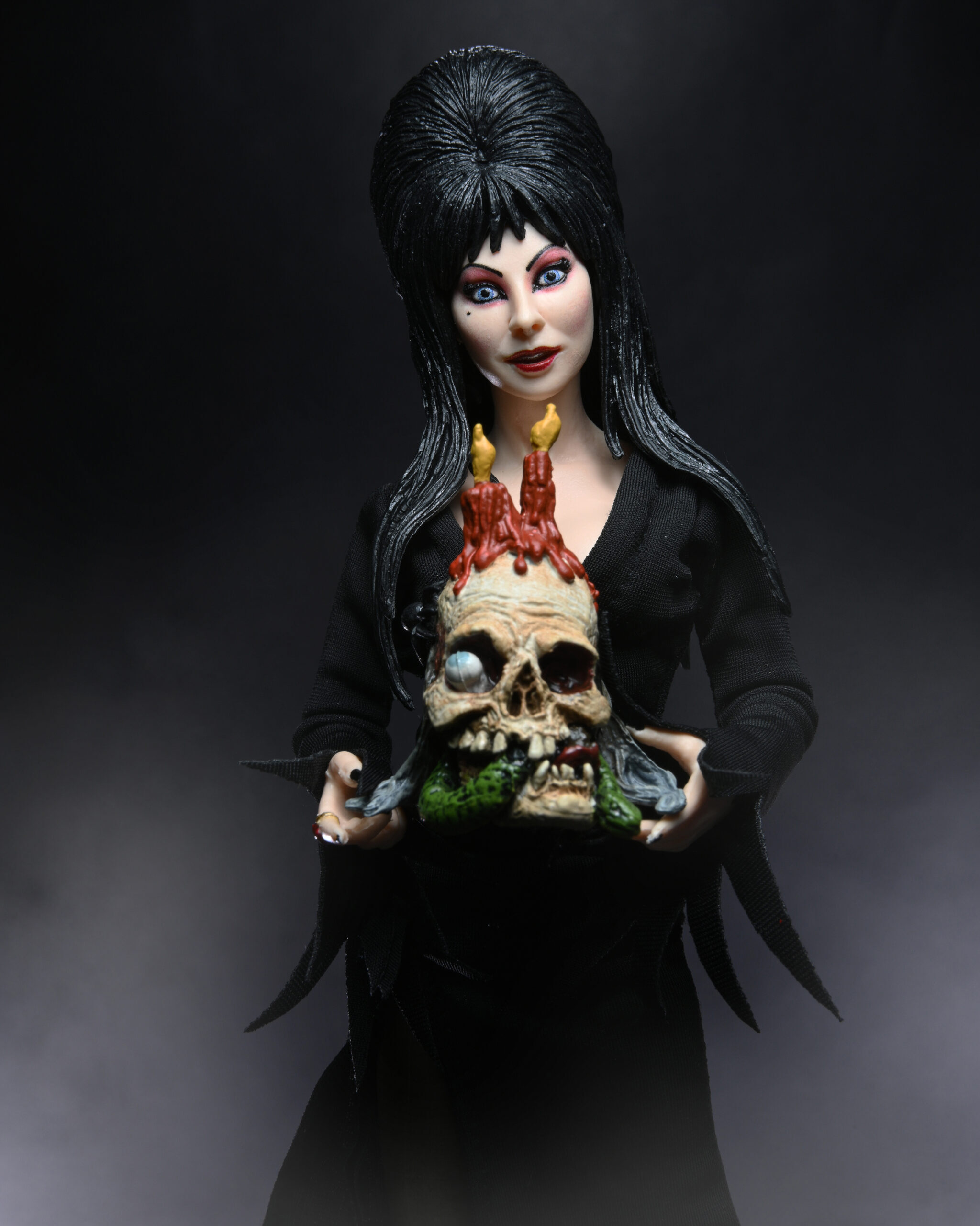 NECA エルヴァイラ 8インチ アクションドール 未開封 入荷写真