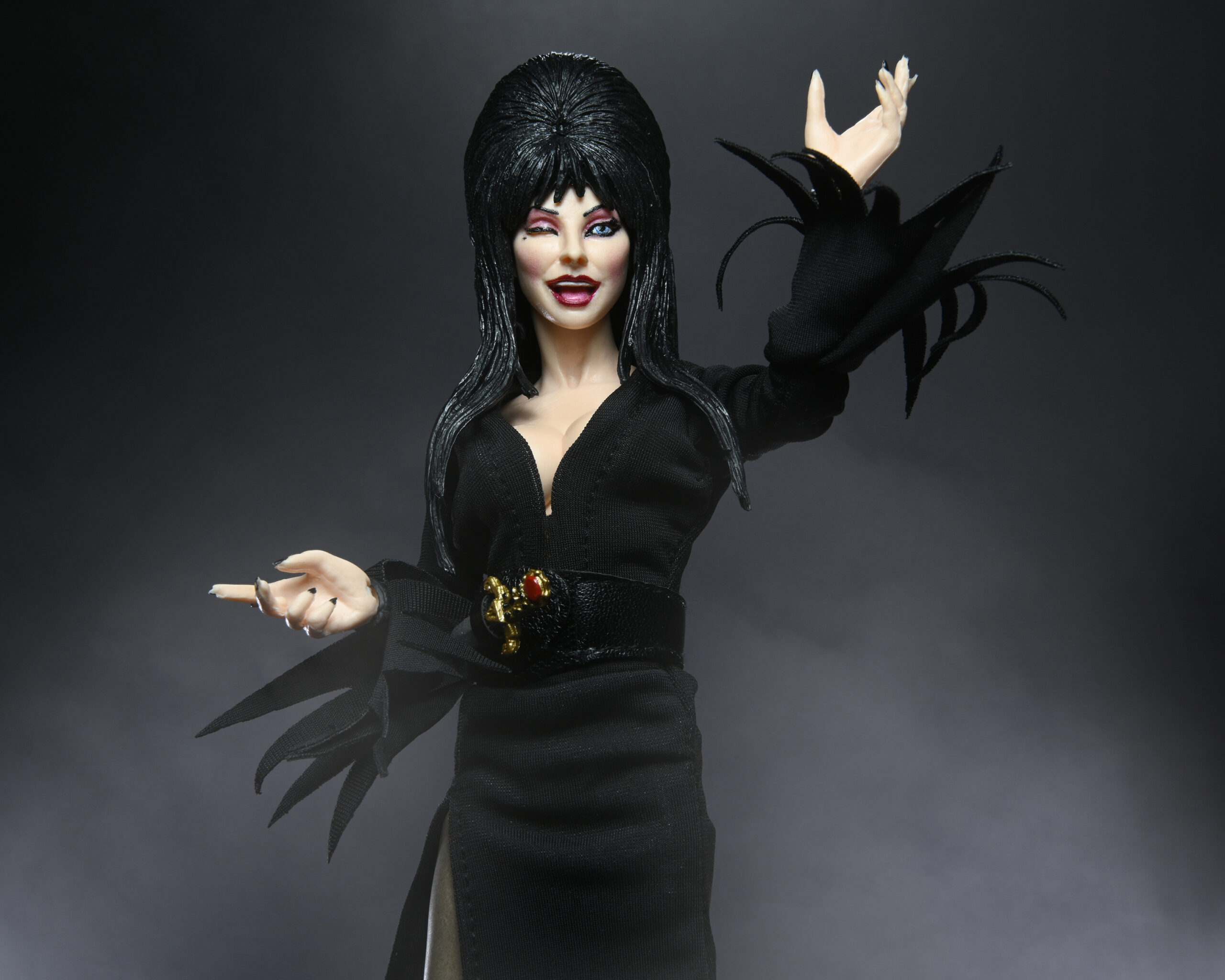 NECA エルヴァイラ 8インチ アクションドール 未開封 入荷写真