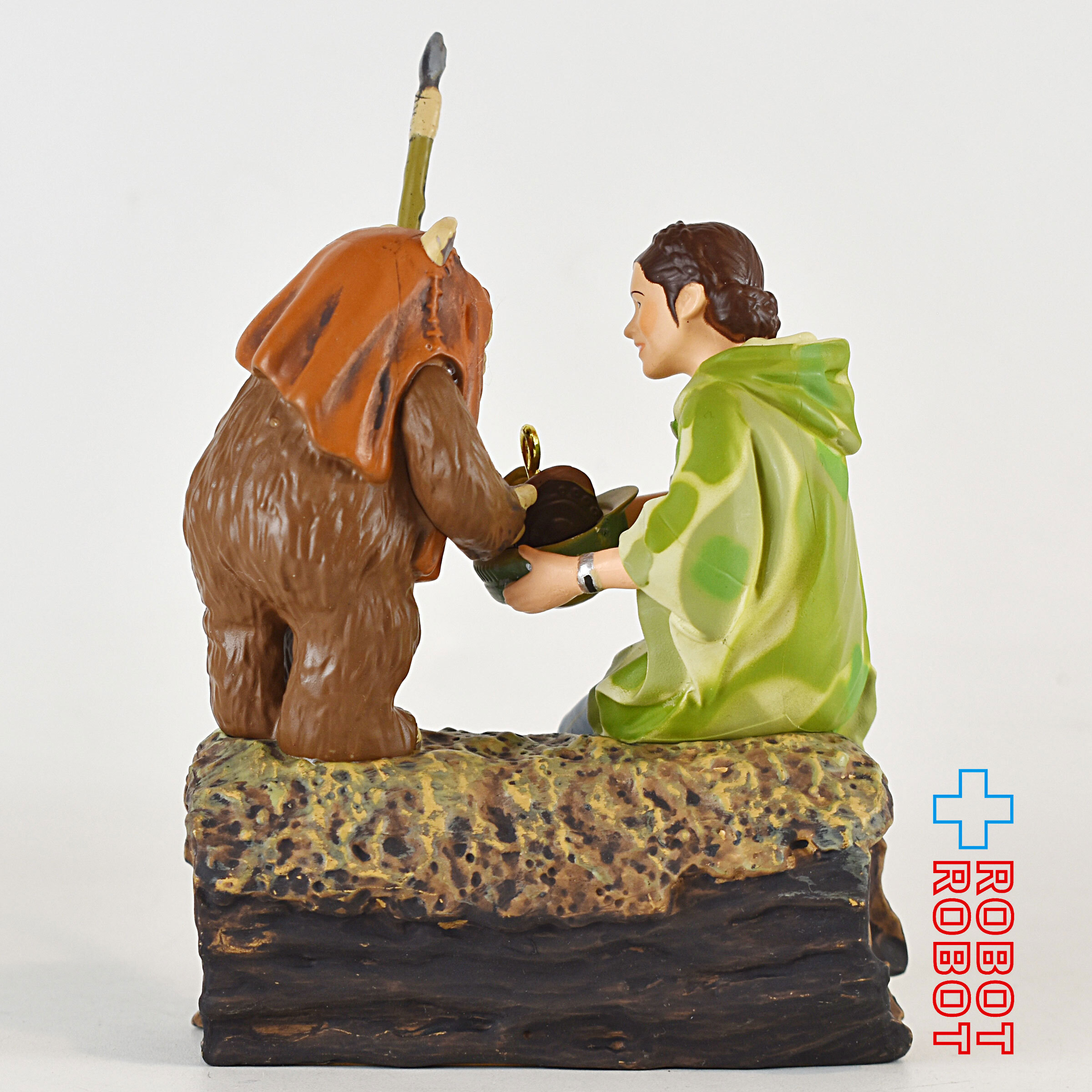 ホールマーク スター・ウォーズ レイア＆イウォーク エンドアの遭遇 オーナメント 箱入 入荷写真